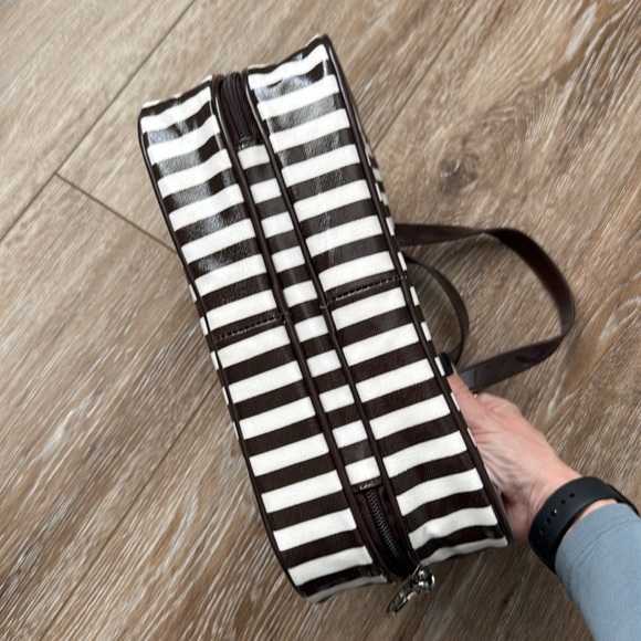 Henri Bendel Signature Striped 3 Zip Compartment Hanging Toiletries Bag - Picture 5 of 10